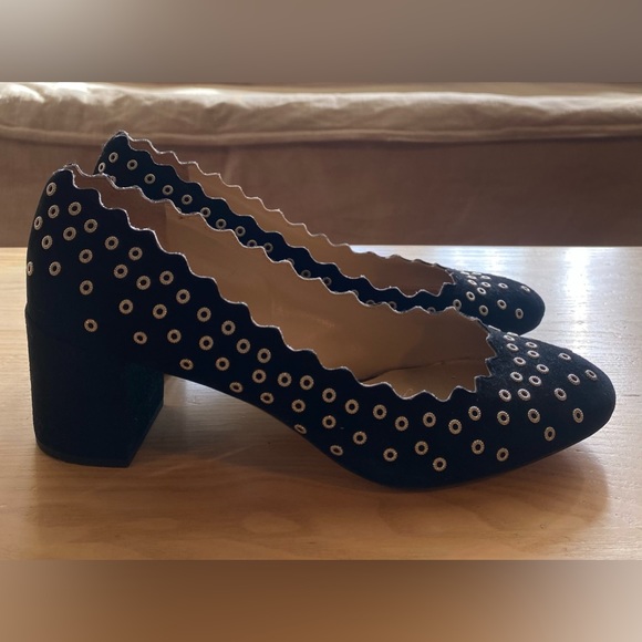 CHLOE SHOES GROMMET SCALLOPED BLACK SUEDE LEATHER LAUREN PUMPS. Size 37 - Picture 6 of 7